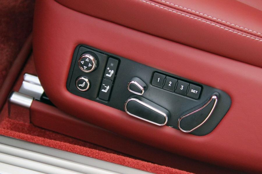  Bentley Continental GTC 2012 года  (фото 8 из 141)